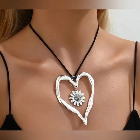Silver Heart Pendant Necklace - Picture 1 of 6